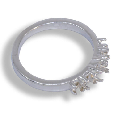 Graduated Five Stone Round Pre-notched Ring Mounting