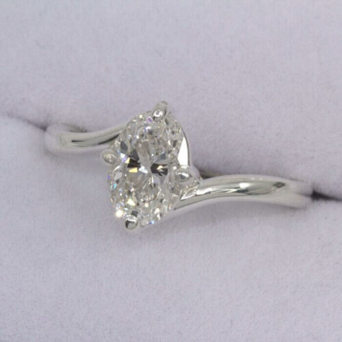 Lab Diamond 1.34ct Oval E VS1 Solitaire Twist IGI Cert
